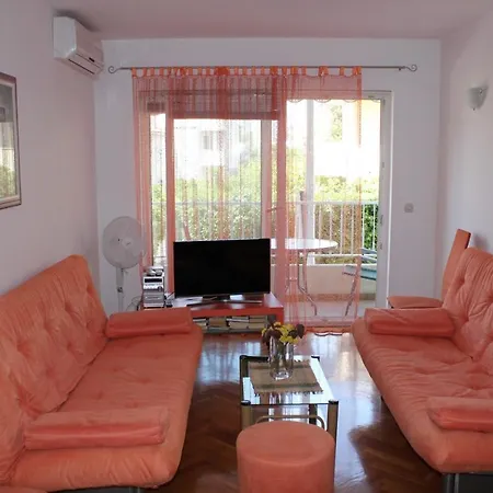 Apartment Anton Makarska